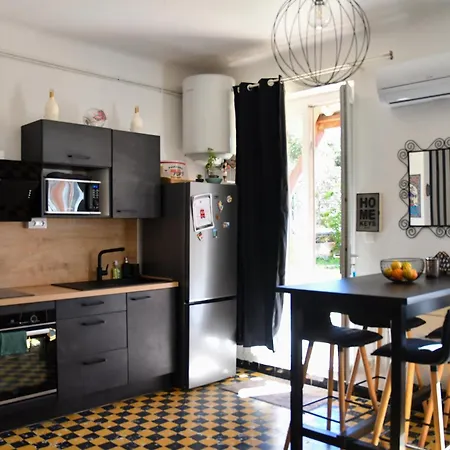 Legerete Aux Muriers Holiday home *